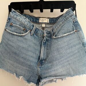 Abercrombie Mom Short High Rise